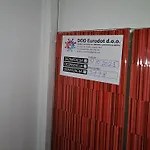 Bisic With Private Parking Apartman