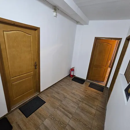 Bisic With Private Parking Apartman *