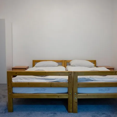 Bisic With Private Parking *