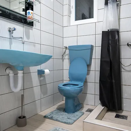 Bisic With Private Parking *