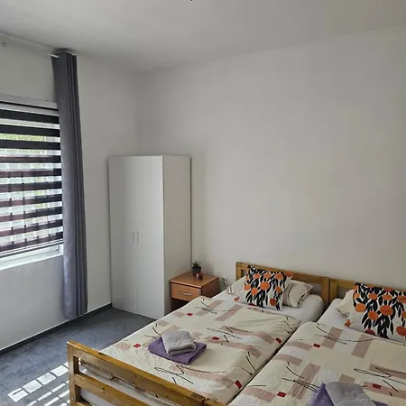 Bisic With Private Parking *