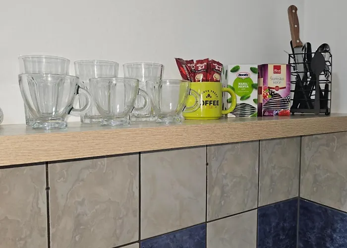 Bisic With Private Parking Apartment