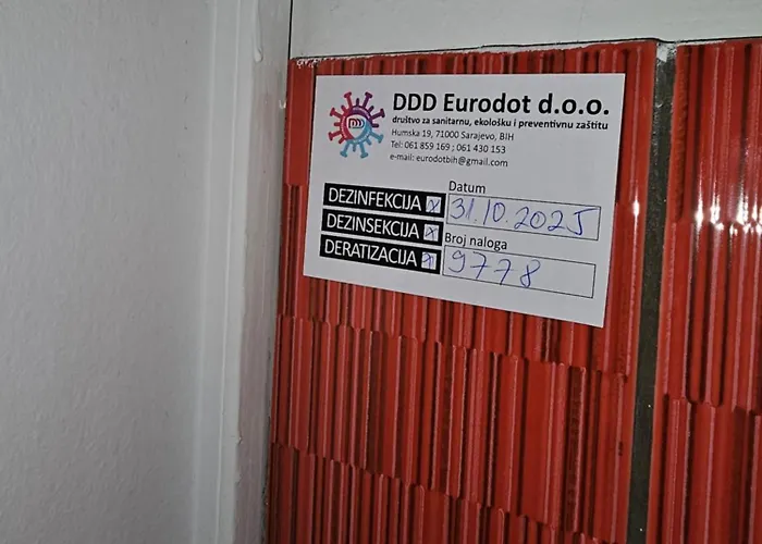 Bisic With Private Parking Apartment