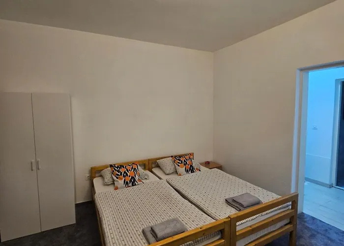 Bisic With Private Parking *